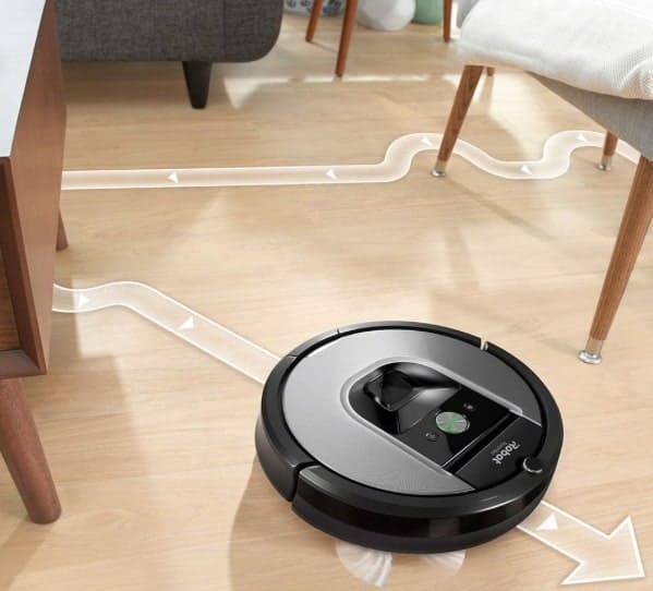 Robot Automated Vacuuming the floor